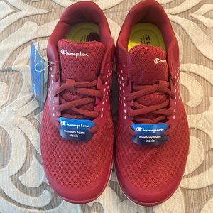 ⭐️ CLOSET CLEAR OUT ITEM 🚨! Champion tennis shoe!